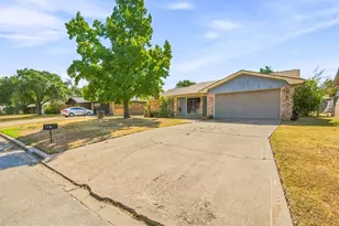 108 Sharp Dr, Stephenville, TX 76401 - Photo 2