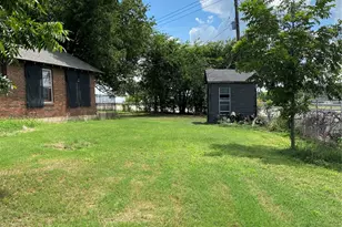 200 Marquette Ave, Azle, TX 76020 - Photo 2