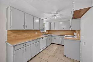209 Water Ln, Crowley, TX 76036 - Photo 4