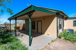 542 McCartney Ln, Tye, TX 79563 - Photo 2