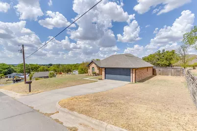 613 E 1st Street, Weatherford, TX 76086 - Photo 2