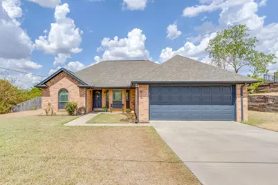 613 E 1st Street, Weatherford, TX 76086 - Photo 1