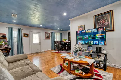 813 Iowa Street, Irving, TX 75060 - Photo 12
