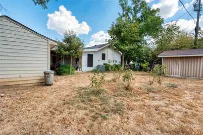 813 Iowa Street, Irving, TX 75060 - Photo 8