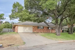 6805 Valhalla Rd, Fort Worth, TX 76116 - Photo 2