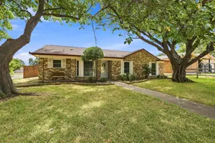 216 Old Hickory Dr, Irving, TX 75060 - Photo 2