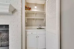 905 Cedarland Blvd, Arlington, TX 76011 - Photo 6