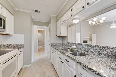 905 Cedarland Boulevard, Arlington, TX 76011 - Photo 10