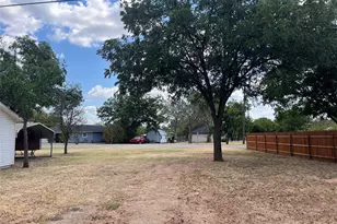406 Broad St, Nocona, TX 76255 - Photo 24