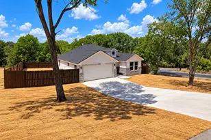 2708 Beechwood St, Granbury, TX 76048 - Photo 4