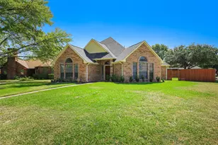 136 Highland Meadow Cir, Coppell, TX 75019 - Photo 2