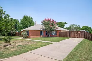 1036 Summit Dr, Justin, TX 76247 - Photo 2