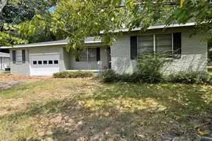 1105 S Palestine St, Athens, TX 75751 - Photo 2