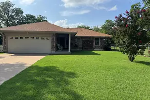 1204 Chester St, Cleburne, TX 76033 - Photo 1