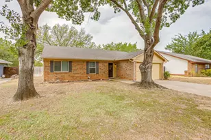 2610 N Casa Blanca Ct, Arlington, TX 76015 - Photo 2
