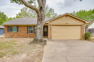 2610 N Casa Blanca Ct, Arlington, TX 76015 - Photo 1