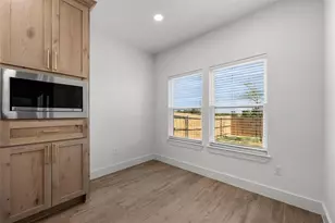 300 Johnson St, McGregor, TX 76657 - Photo 6