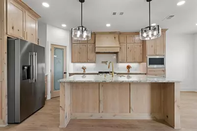 300 Johnson Street, McGregor, TX 76657 - Photo 4