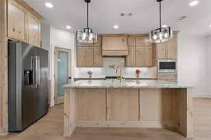 300 Johnson St, McGregor, TX 76657 - Photo 4
