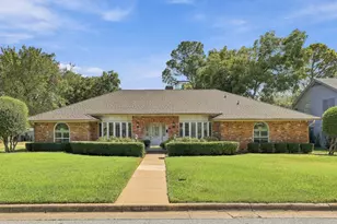 1710 Tennyson Dr, Arlington, TX 76013 - Photo 2