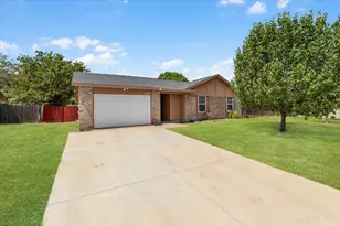 350 Ridgecrest, Saginaw, TX 76179 - Photo 2