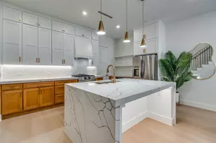 708 W 10th St, Dallas, TX 75208 - Photo 2