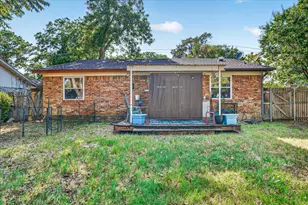 209 S Scott St, Burleson, TX 76028 - Photo 18