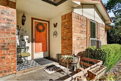 209 S Scott Street, Burleson, TX 76028 - Photo 2