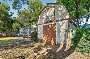 209 S Scott St, Burleson, TX 76028 - Photo 20