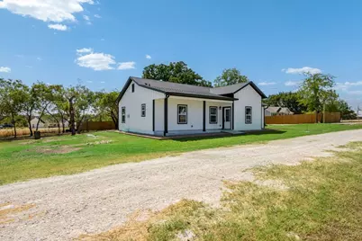 750 Jay Bird Lane, Reno, TX 76082 - Photo 2