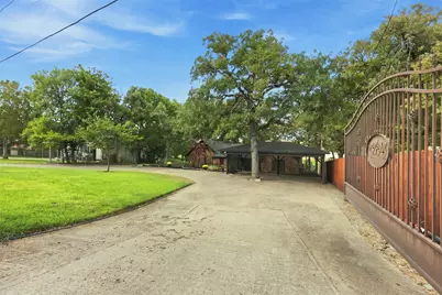 284 Shoreline Drive N, Azle, TX 76020 - Photo 2