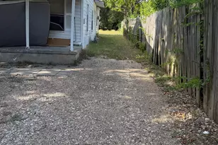 233 W Hammond St, Lancaster, TX 75146 - Photo 2