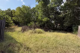 233 W Hammond St, Lancaster, TX 75146 - Photo 14