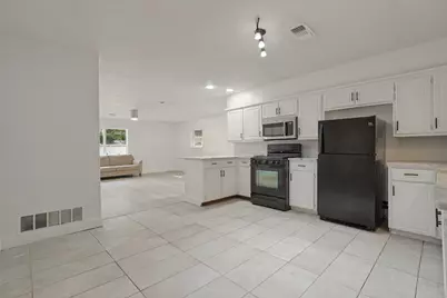 402 Myers Avenue, Cleburne, TX 76033 - Photo 6