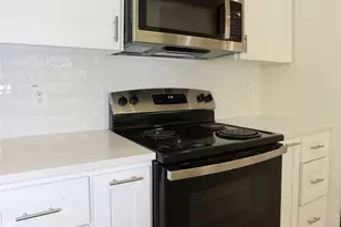 917 E Tucker St, Fort Worth, TX 76104 - Photo 6