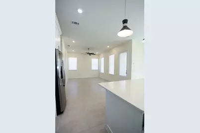 917 E Tucker Street, Fort Worth, TX 76104 - Photo 4