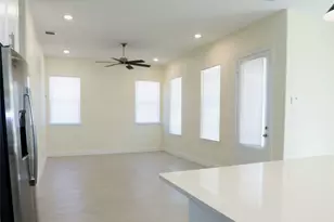 917 E Tucker St, Fort Worth, TX 76104 - Photo 4