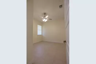 917 E Tucker Street, Fort Worth, TX 76104 - Photo 10