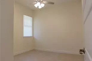 917 E Tucker St, Fort Worth, TX 76104 - Photo 10