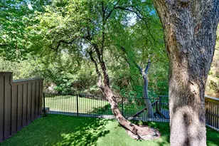 9605 Knobby Tree, Dallas, TX 75243 - Photo 34