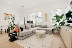 427 W 10th St, Dallas, TX 75208 - Photo 1