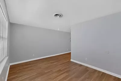 222 W Union Bower Road, Irving, TX 75061 - Photo 8