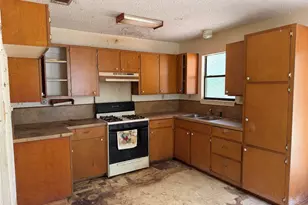 370 Locust St, Point, TX 75472 - Photo 4