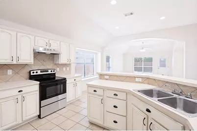 2755 Honey Suckle Drive, Grand Prairie, TX 75052 - Photo 8