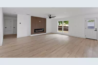 609 Thornwood Trail, Grand Prairie, TX 75052 - Photo 2