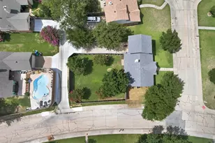 2037 Oakbluff Cir, Carrollton, TX 75007 - Photo 2