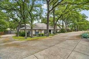 2201 Adams Dr, Arlington, TX 76011 - Photo 2