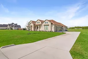 124 Aiden Dr, Waxahachie, TX 75165 - Photo 2