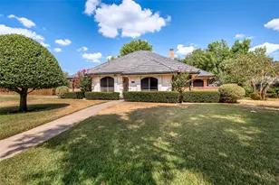 902 Kings Ct, Duncanville, TX 75137 - Photo 1