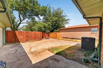 8827 Barclay Street, Dallas, TX 75227 - Photo 28
